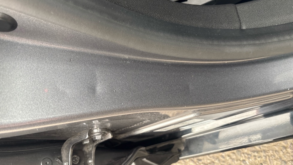 RENAULT MEGANE E-TECH Dents and chips