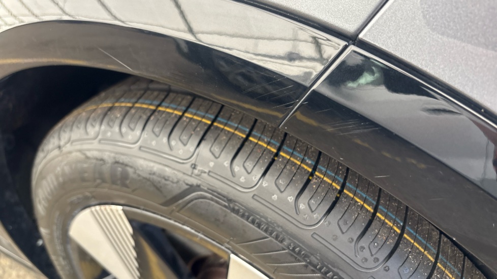 RENAULT MEGANE E-TECH Scratches
