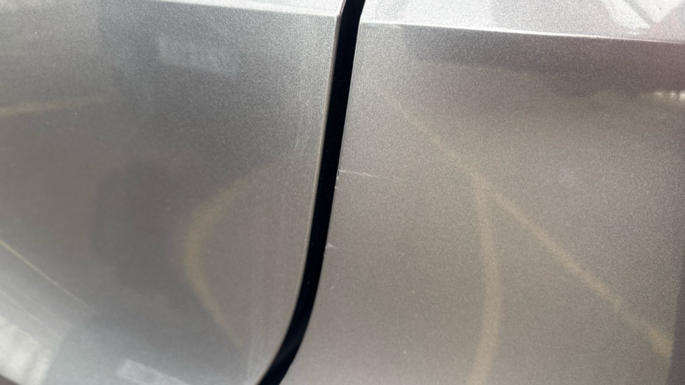 RENAULT MEGANE E-TECH Scratches