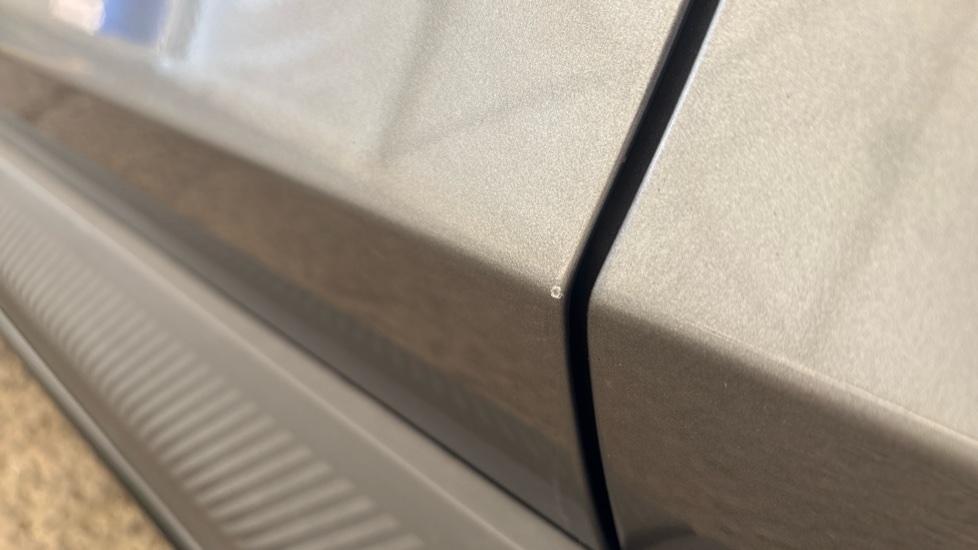RENAULT MEGANE E-TECH Chips and scratches