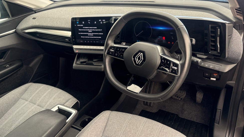 RENAULT MEGANE E-TECH Image 9