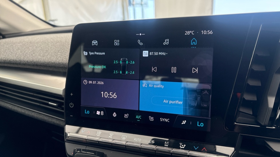 RENAULT MEGANE E-TECH Image 12