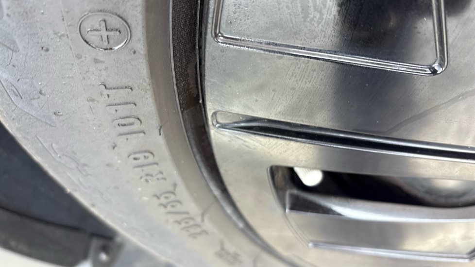 VOLKSWAGEN ID.4 scratches