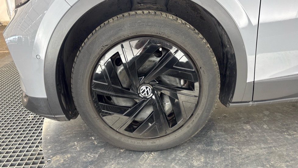 VOLKSWAGEN ID.4 Image 17