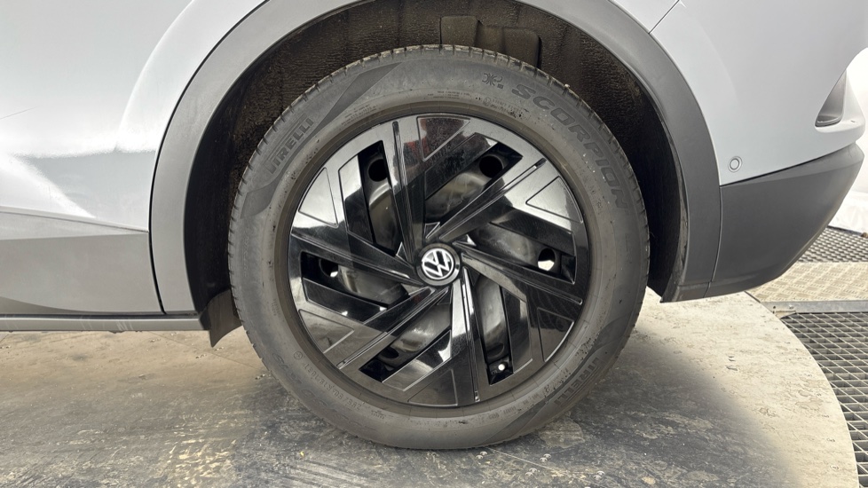 VOLKSWAGEN ID.4 Image 18