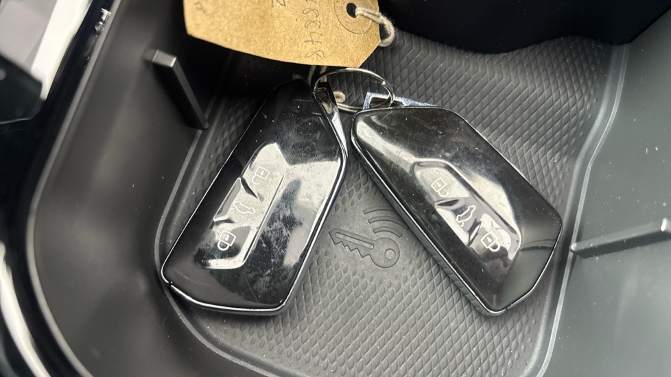 VOLKSWAGEN ID.4 2 keys