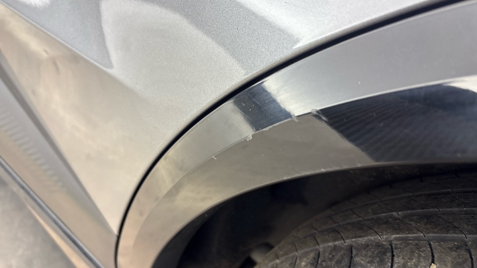 RENAULT MEGANE E-TECH scuff