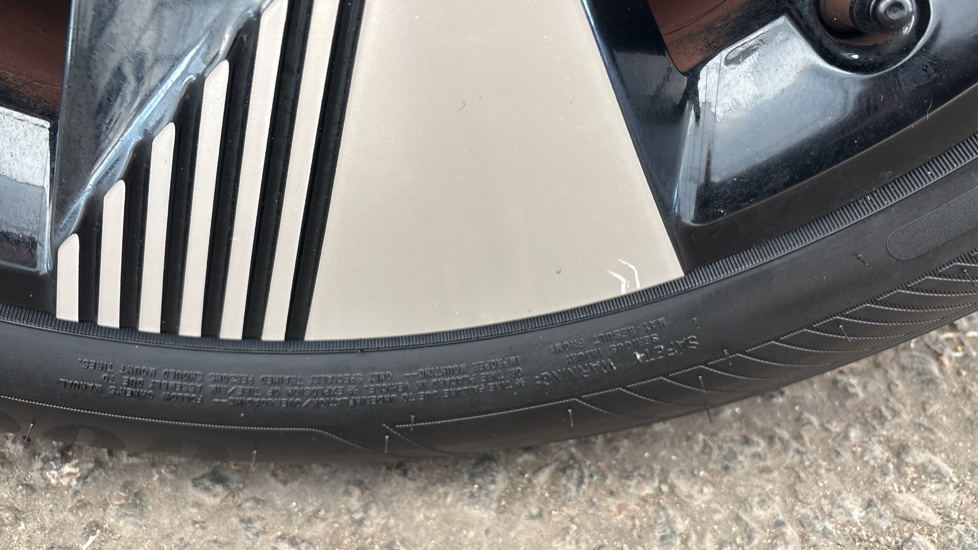 RENAULT MEGANE E-TECH scratches