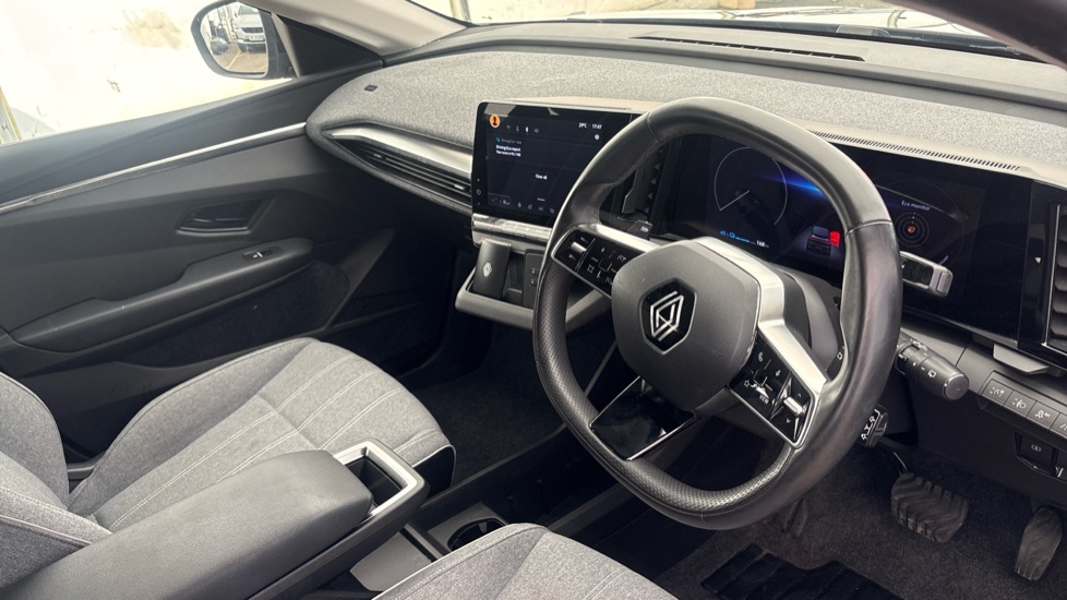 RENAULT MEGANE E-TECH Image 9