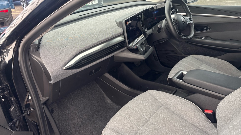 RENAULT MEGANE E-TECH Image 10