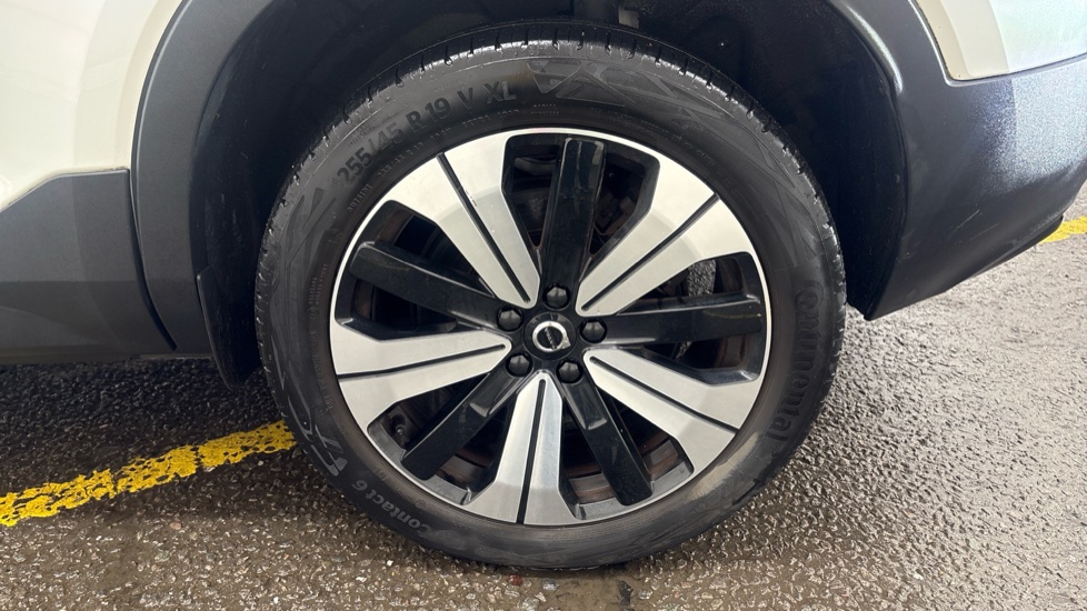 VOLVO XC40 ELECTRIC ESTATE 170kW Recharge Plus 69kWh 5dr Auto