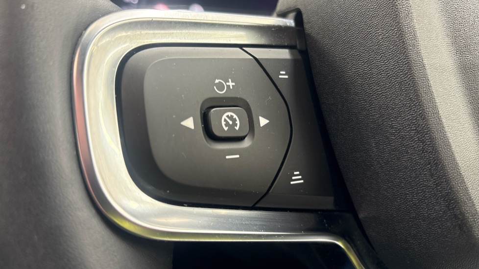 VOLVO XC40 ELECTRIC ESTATE 170kW Recharge Plus 69kWh 5dr Auto