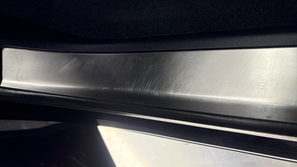 LAND ROVER RANGE ROVER SPORT scratched