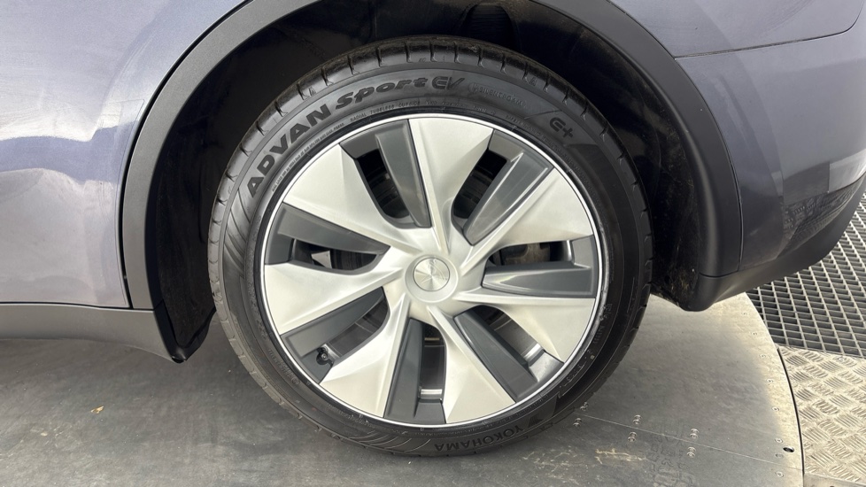 TESLA MODEL Y Image 18