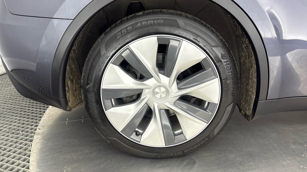TESLA MODEL Y Image 19