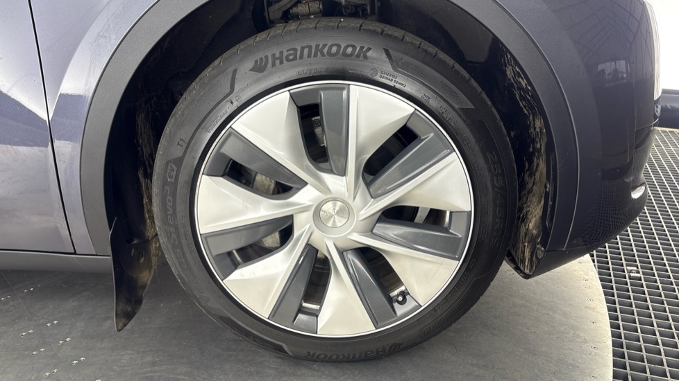 TESLA MODEL Y Image 20