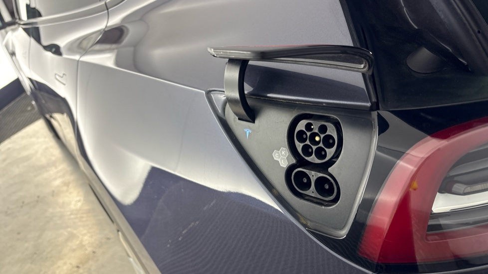 TESLA MODEL Y Image 21