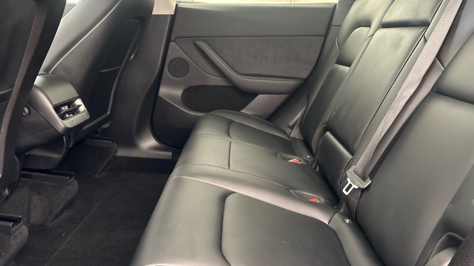 TESLA MODEL Y HATCHBACK RWD 5dr Auto