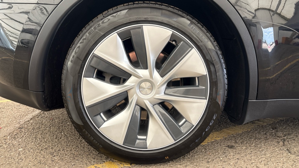 TESLA MODEL Y HATCHBACK RWD 5dr Auto
