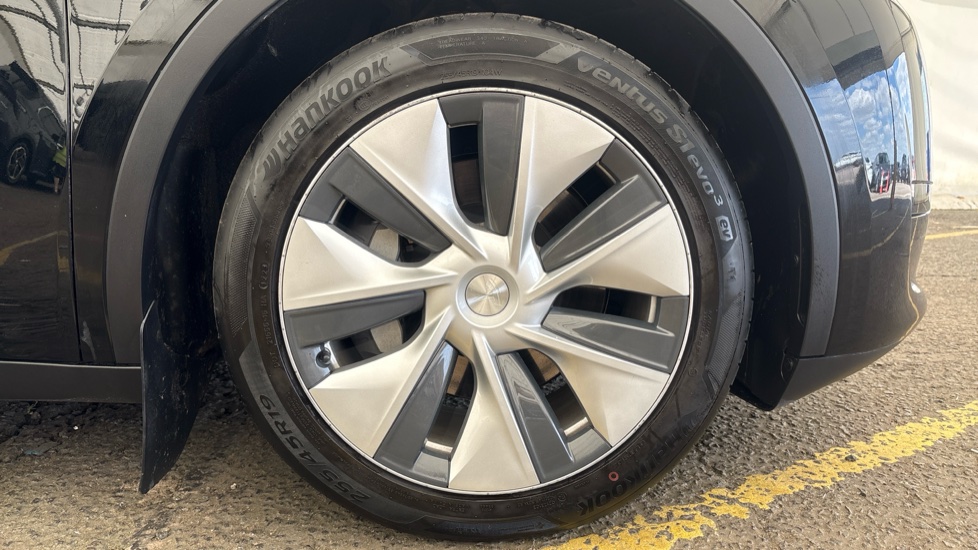 TESLA MODEL Y HATCHBACK RWD 5dr Auto