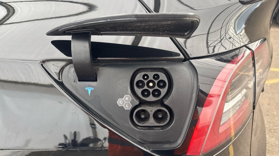 TESLA MODEL Y HATCHBACK RWD 5dr Auto