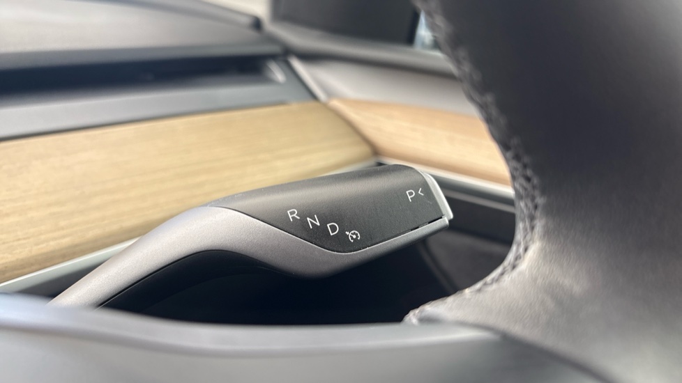 TESLA MODEL Y HATCHBACK RWD 5dr Auto