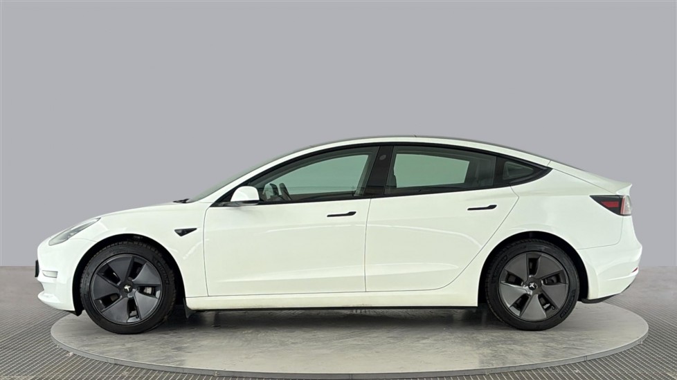 TESLA MODEL 3 Image 2