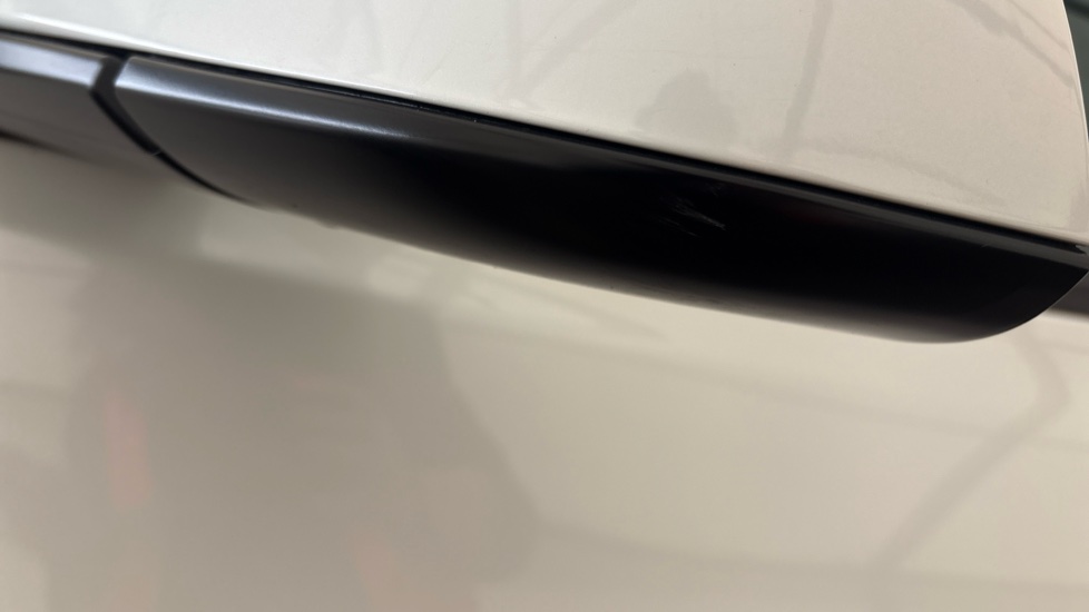 TESLA MODEL 3 scuff