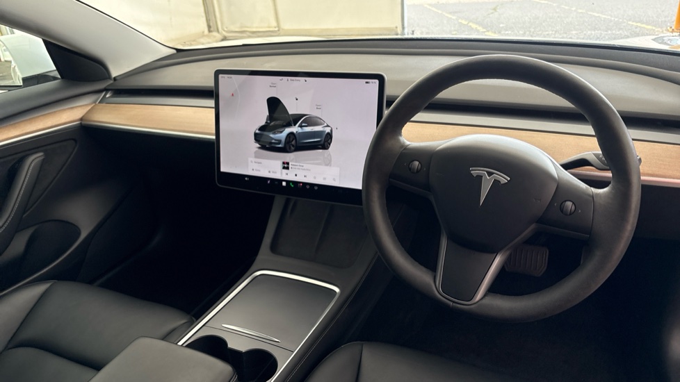 TESLA MODEL 3 Image 9