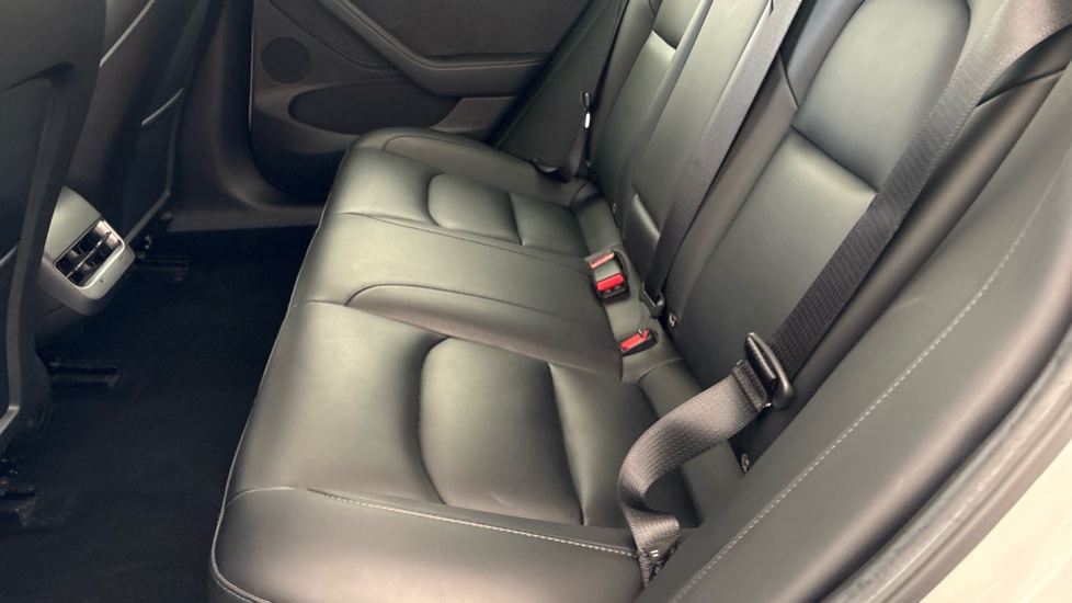 TESLA MODEL 3 Image 14