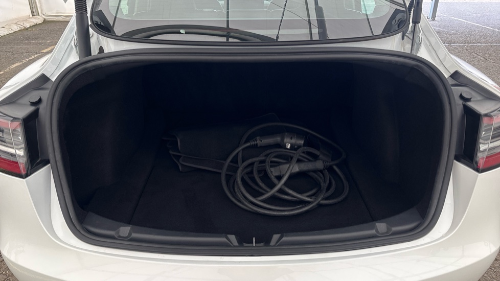 TESLA MODEL 3 Image 15
