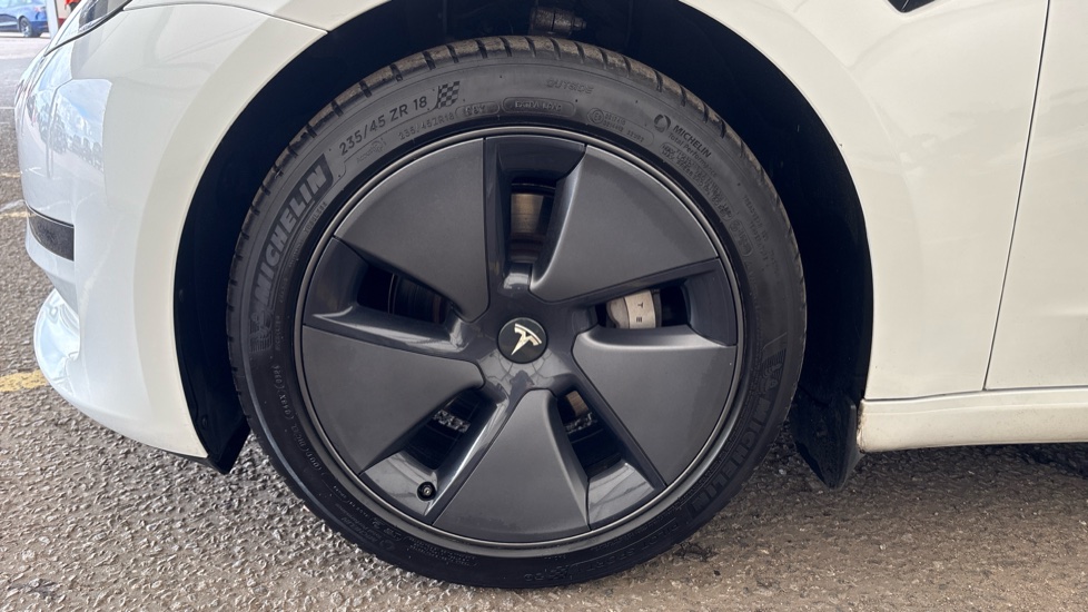 TESLA MODEL 3 Image 17