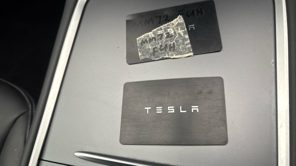 TESLA MODEL 3 two keys