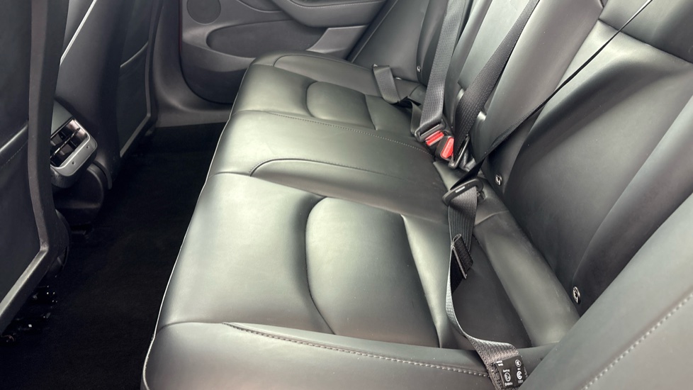 TESLA MODEL 3 Image 14