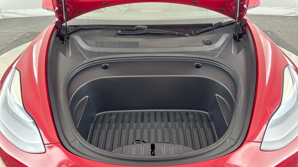 TESLA MODEL 3 Image 16