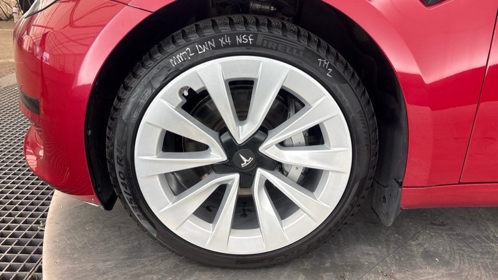 TESLA MODEL 3 Image 17