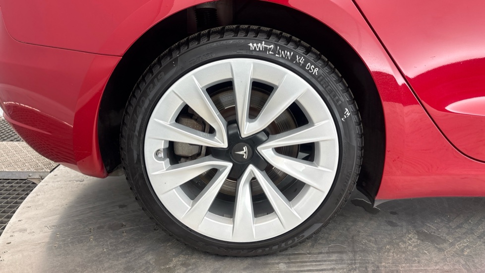 TESLA MODEL 3 Image 19