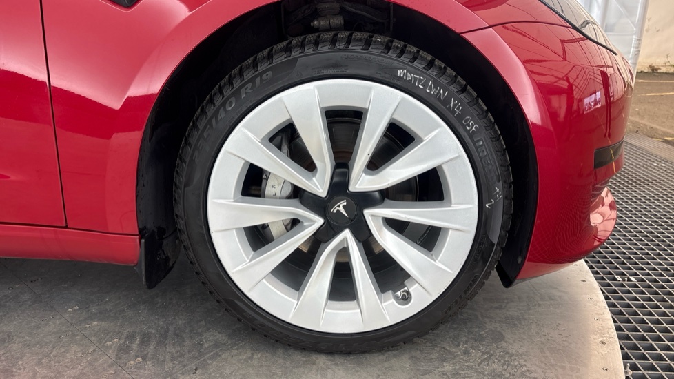 TESLA MODEL 3 Image 20