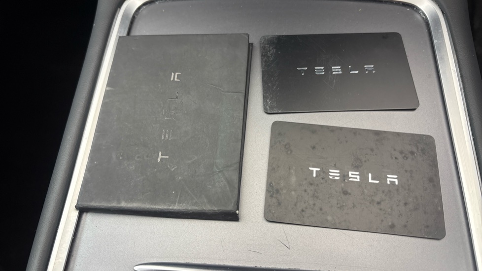 TESLA MODEL 3 two keys