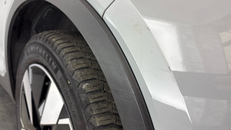 VOLVO XC40 Scuff