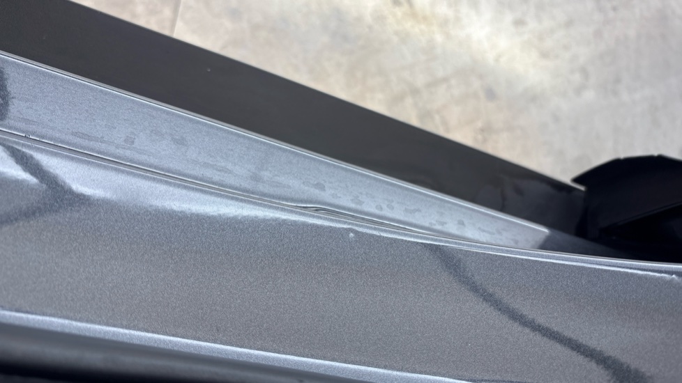 MG MG4 dent