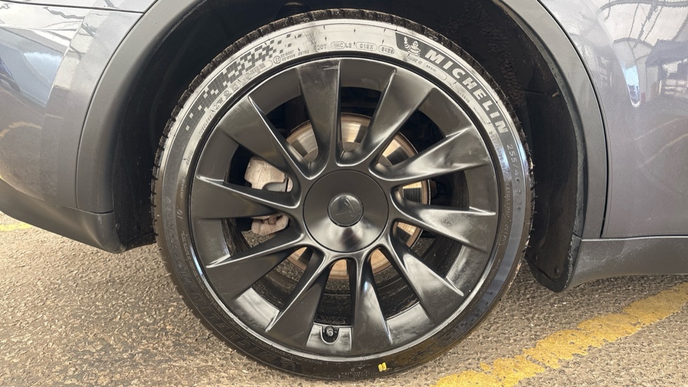 TESLA MODEL Y HATCHBACK Long Range AWD 5dr Auto
