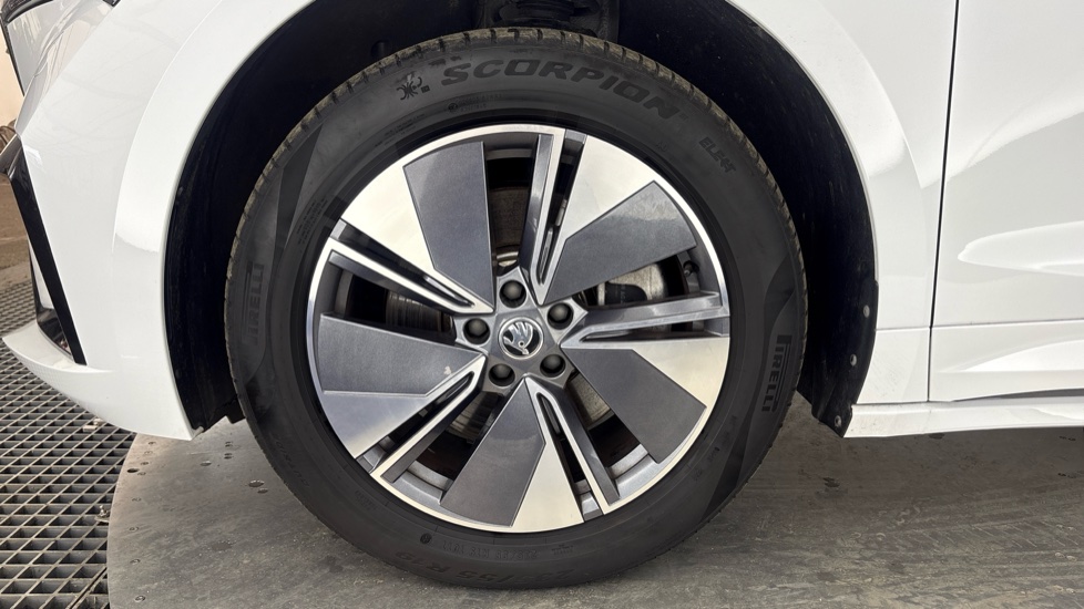 SKODA ENYAQ Image 17