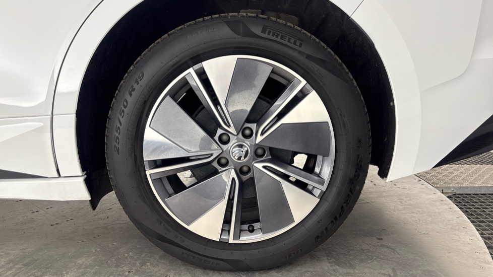 SKODA ENYAQ Image 18