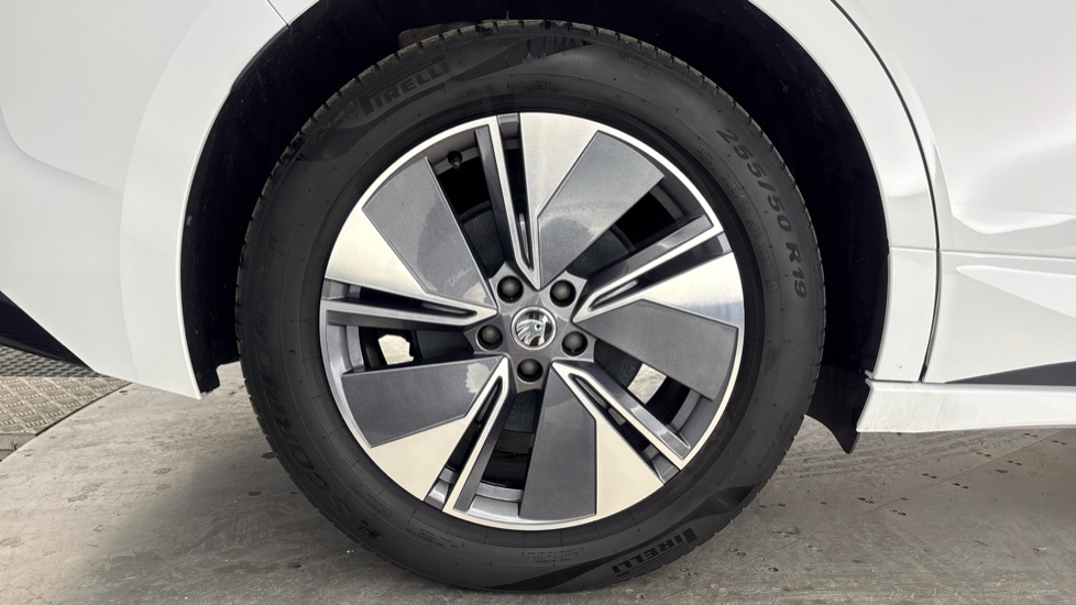 SKODA ENYAQ Image 19