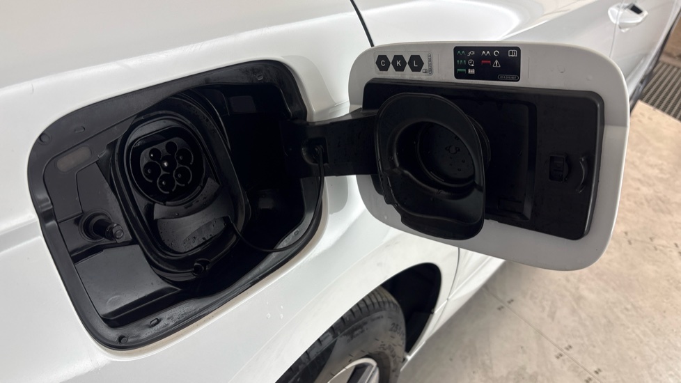SKODA ENYAQ Image 21