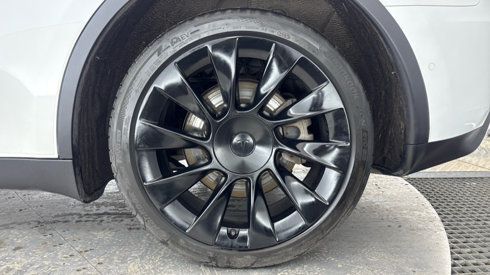 TESLA MODEL Y HATCHBACK Long Range AWD 5dr Auto