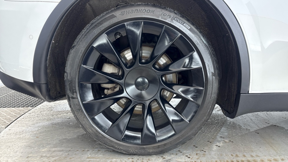 TESLA MODEL Y HATCHBACK Long Range AWD 5dr Auto