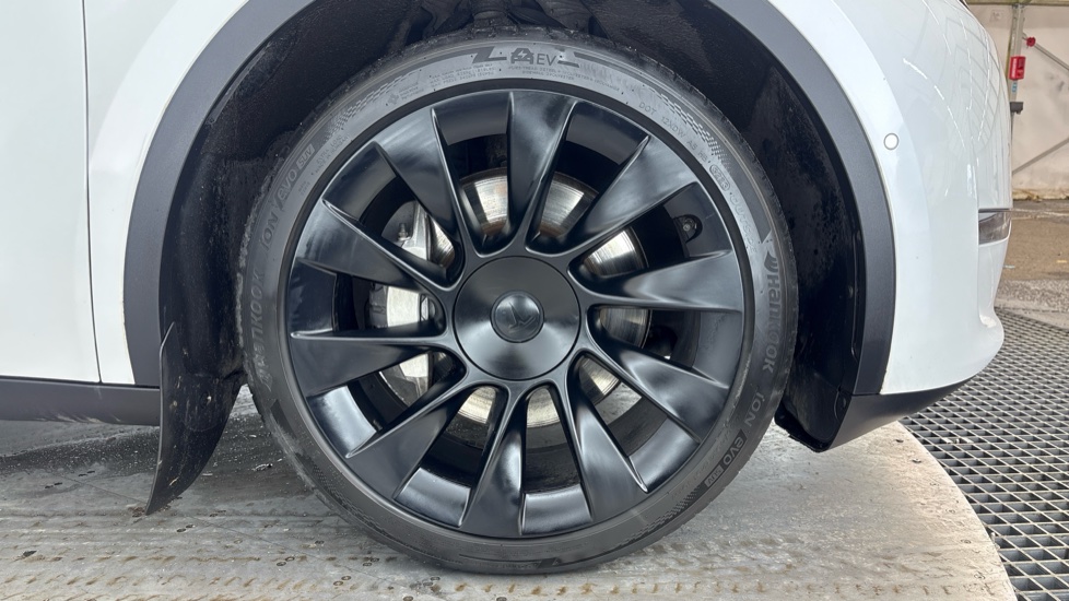 TESLA MODEL Y HATCHBACK Long Range AWD 5dr Auto