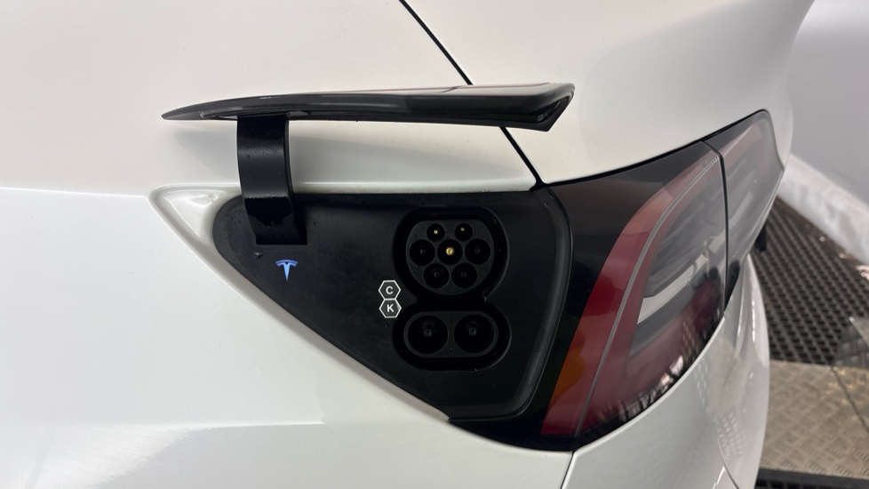 TESLA MODEL Y HATCHBACK Long Range AWD 5dr Auto